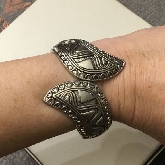 Silver Tribal Design East West Bangle Bracelet - Picture 1 of 3
